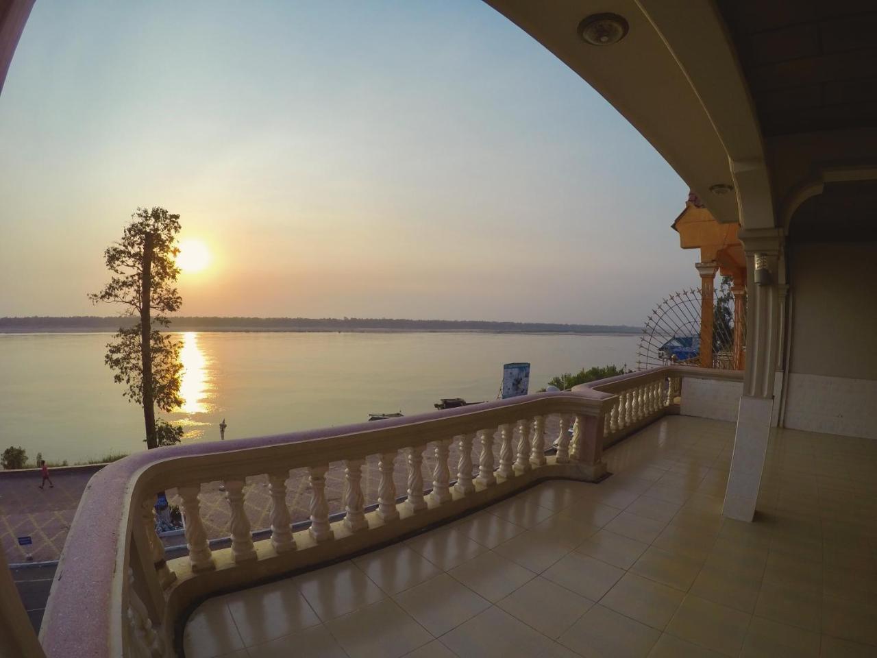 Hengheng II Guest House Kratie Exterior foto