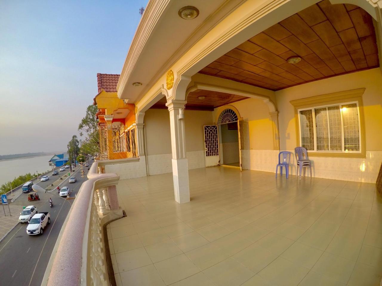 Hengheng II Guest House Kratie Exterior foto
